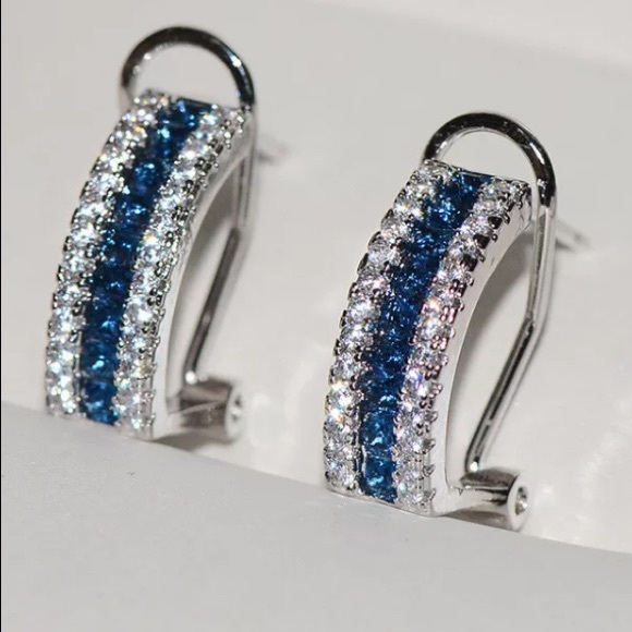 Sterling silver stud earrings - Picture 3 of 3